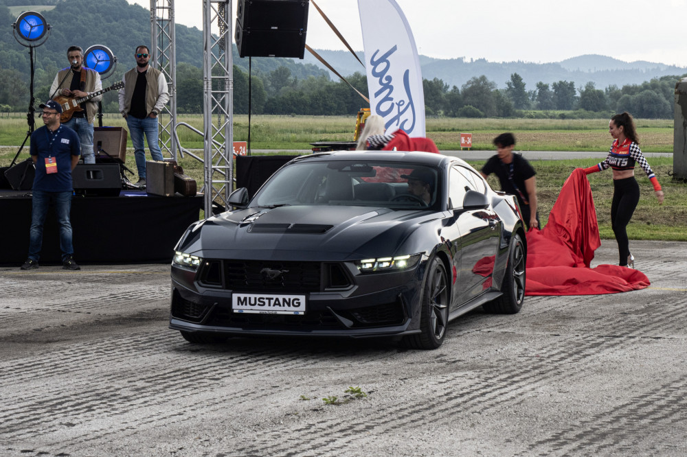 Ford Mustang Dark Horse